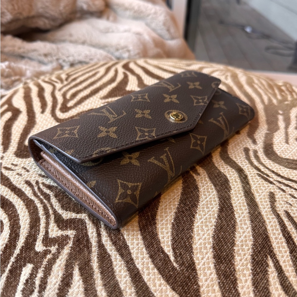 AUTHENTIC Louis Vuitton Monogram large wallet